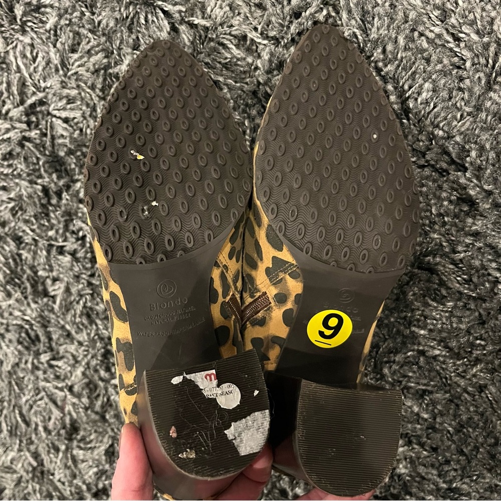 🌺NWT BLONDO LEOPARD PRINTED BLOCK HEELS SIZE 9🌺 - Picture 6 of 9